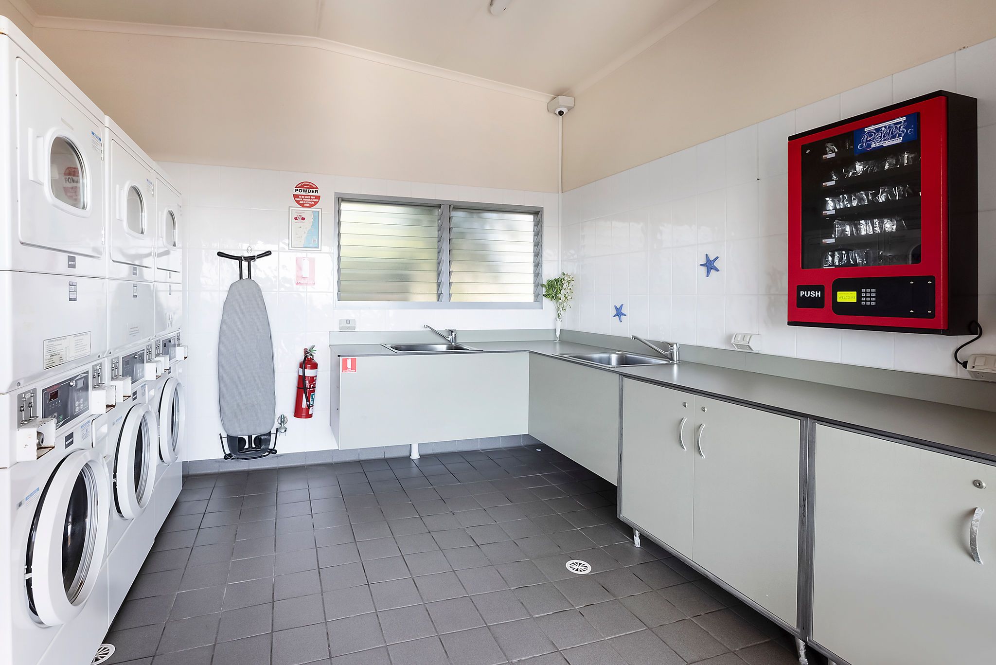 Reflections Bonny Hills  - laundry