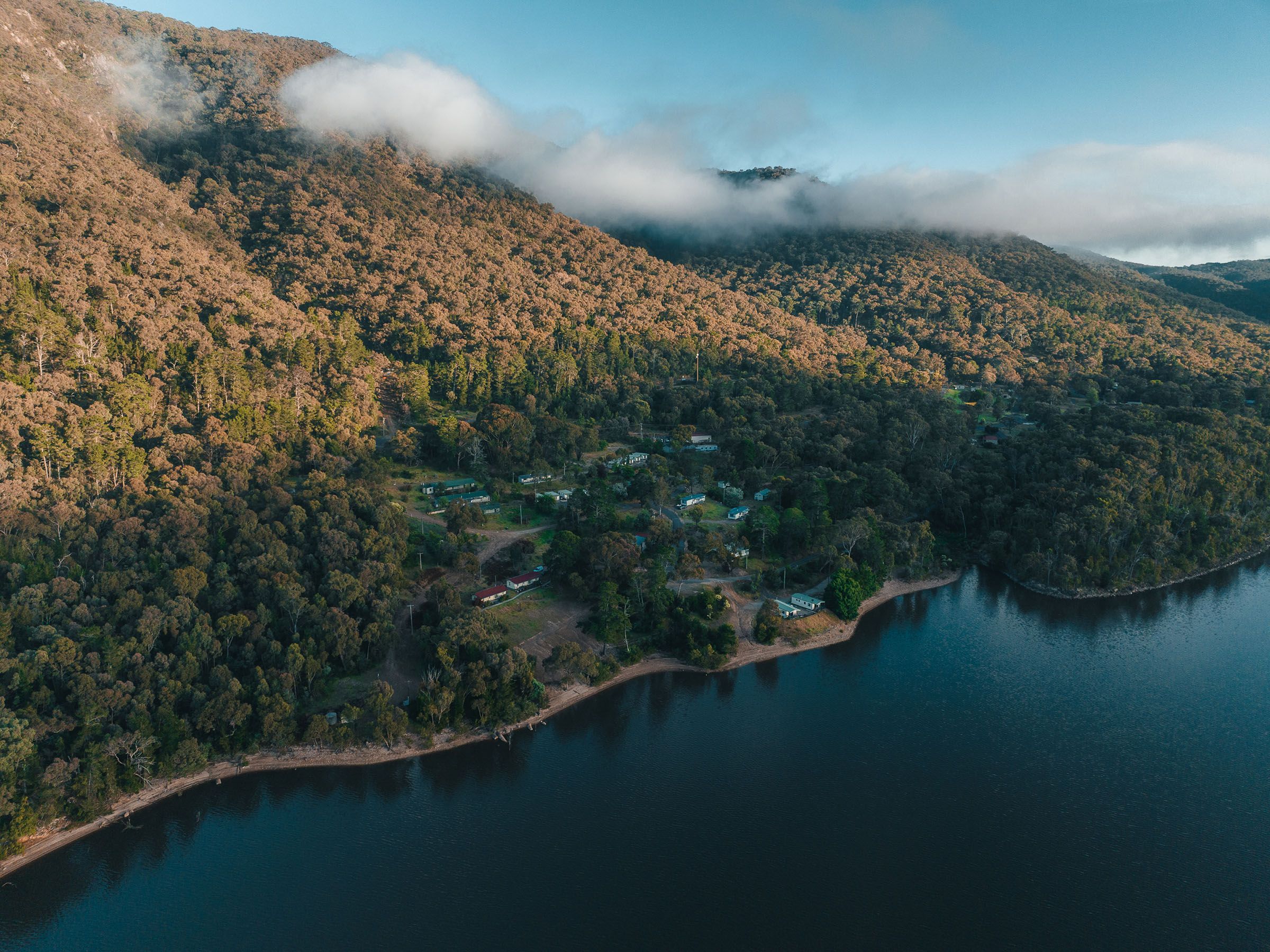 Reflections Holidays Burrinjuck Waters holiday & caravan park Murrumbidgee River and caravan park location