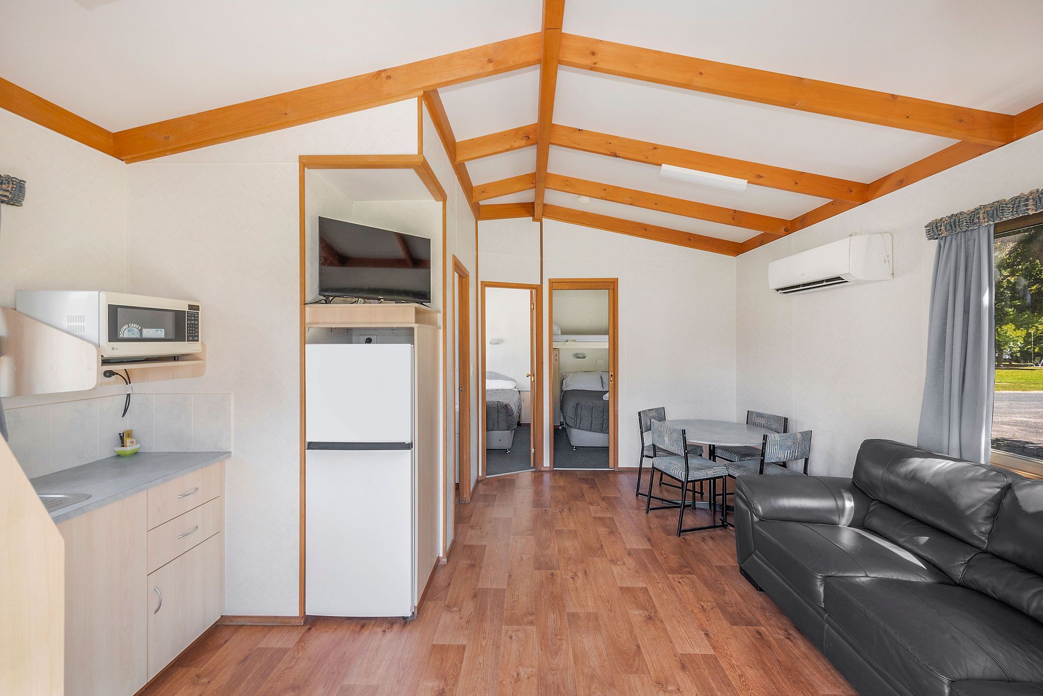 Tumut Standard Cabin - Sleeps 5 - Jayco - open plan living