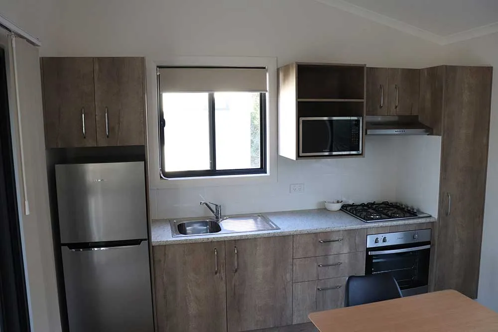 Tumut River Premium 2 bedroom cabin - kitchen