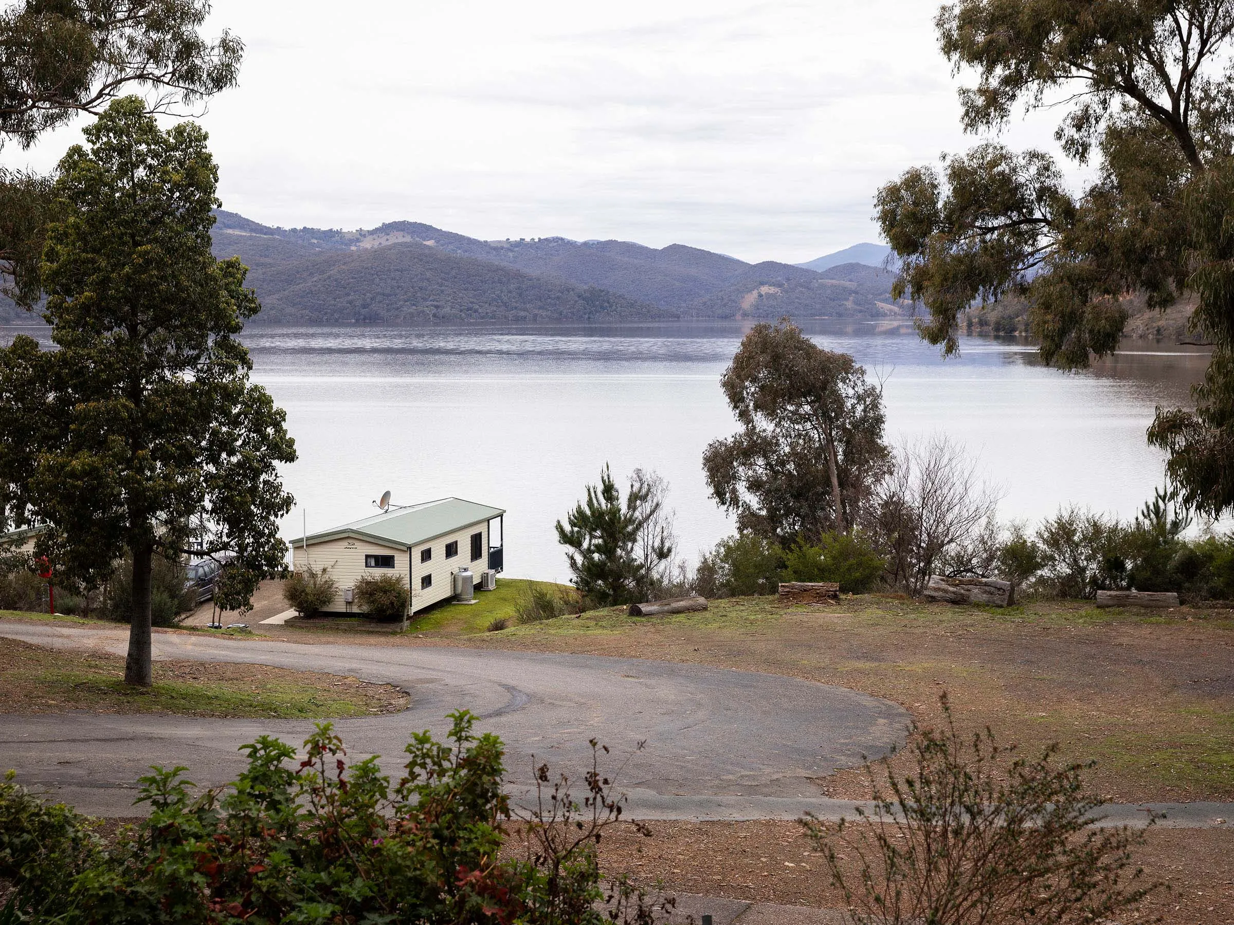 Reflections Holidays Burrinjuck Waters holiday & caravan park river view