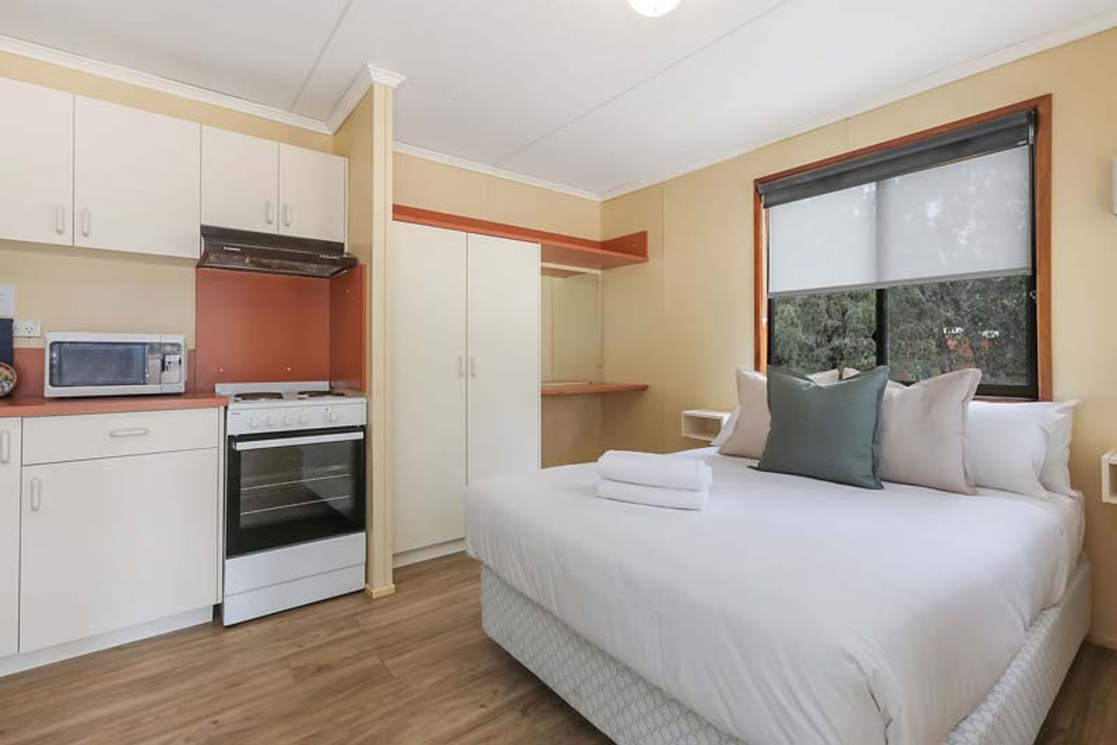 Copeton Waters - Standard Cabin - Sleeps 2 - Bed
