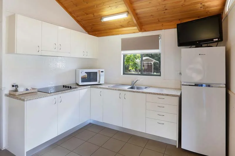 Tuncurry - Deluxe Cabin - Sleeps 4 - Dog Friendly 