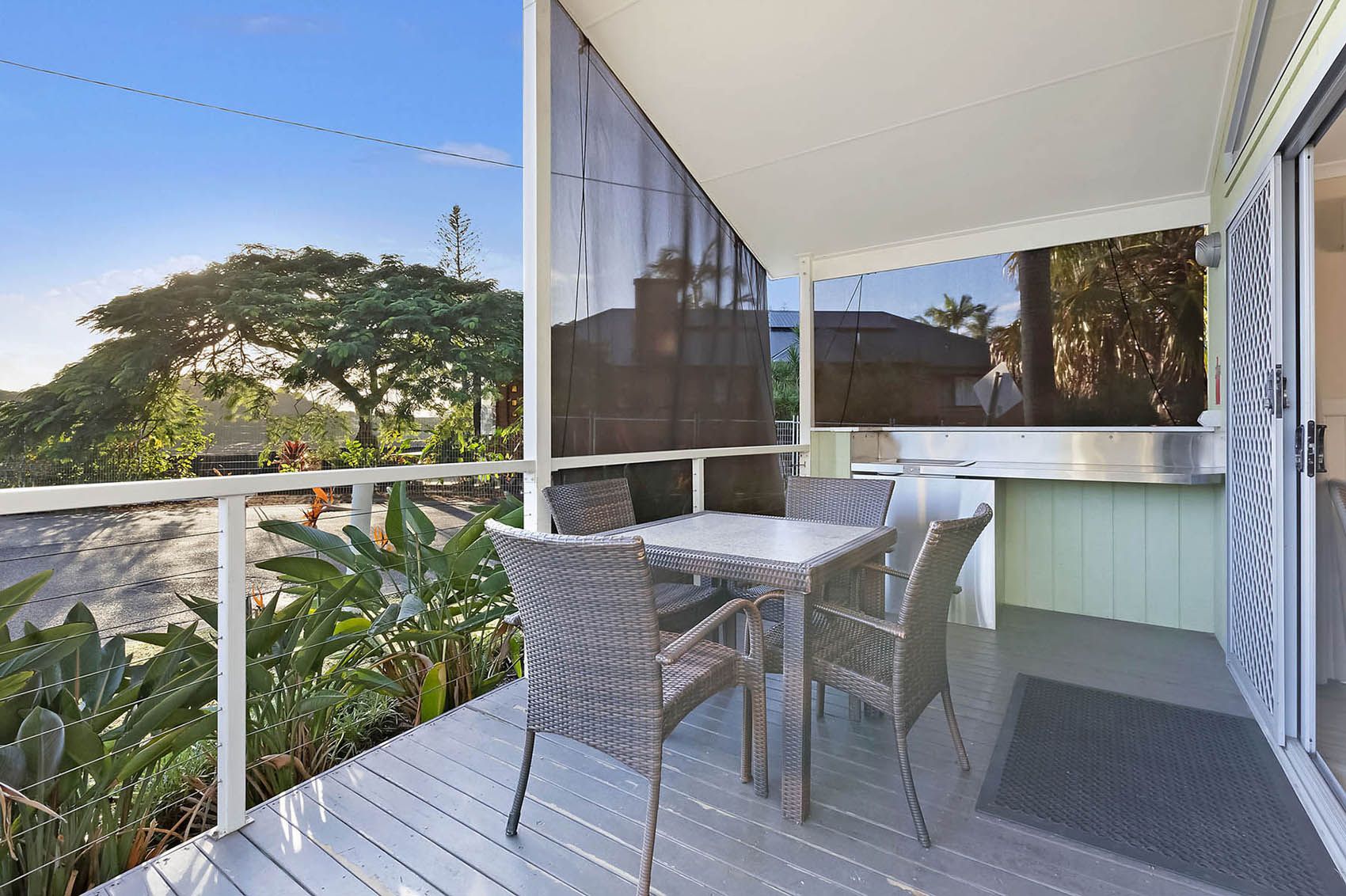 Massy Geene - Deluxe Cabin - Sleeps 5 - Verandah