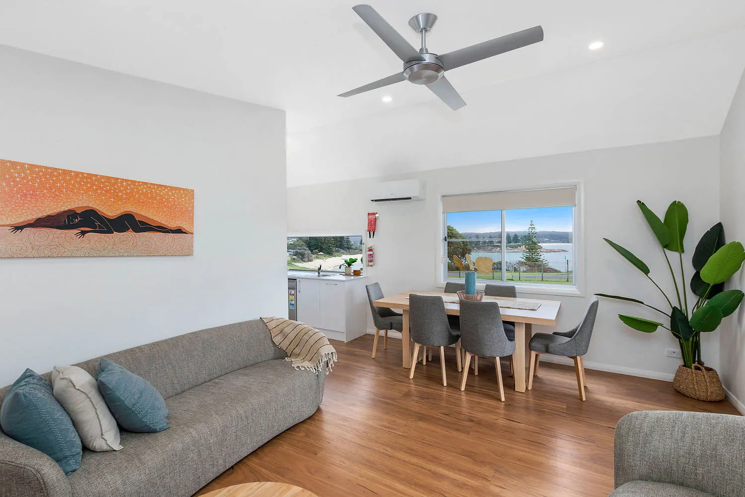 Bermagui Premium Cabin Ocean View - Sleeps 4 livin