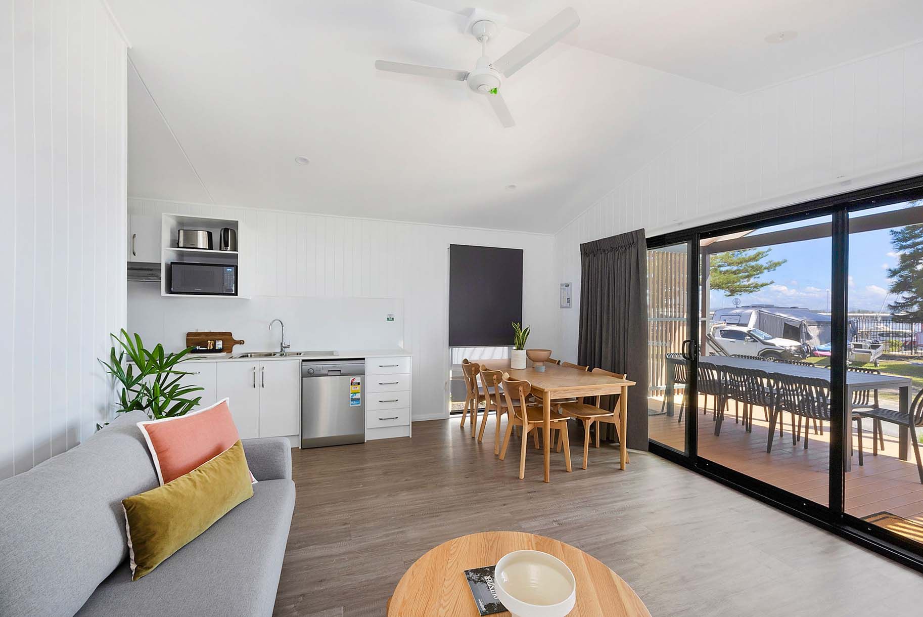 Forster Beach Premium Villa Sleeps 6 - open plan li
