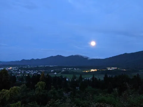 月升田野