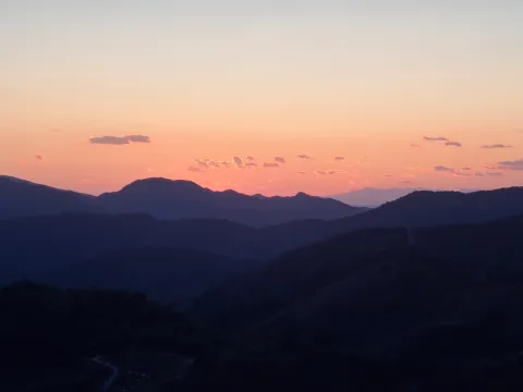 群山晚霞