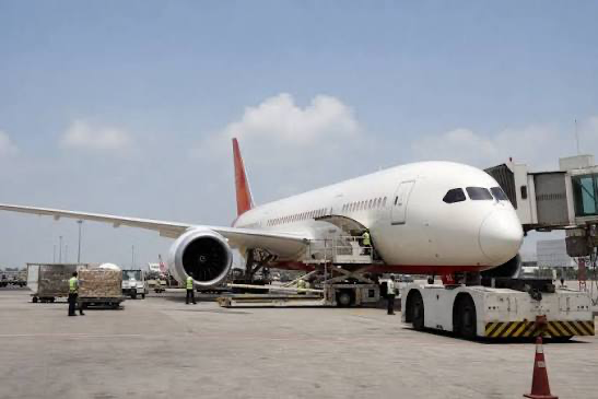 Temasek Backs Singapore Airlines’ Air India Investment as $1.5 Billion Funding Request Draws Scrutiny