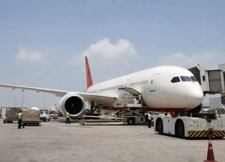 Temasek Backs Singapore Airlines’ Air India Investment as $1.5 Billion Funding Request Draws Scrutiny