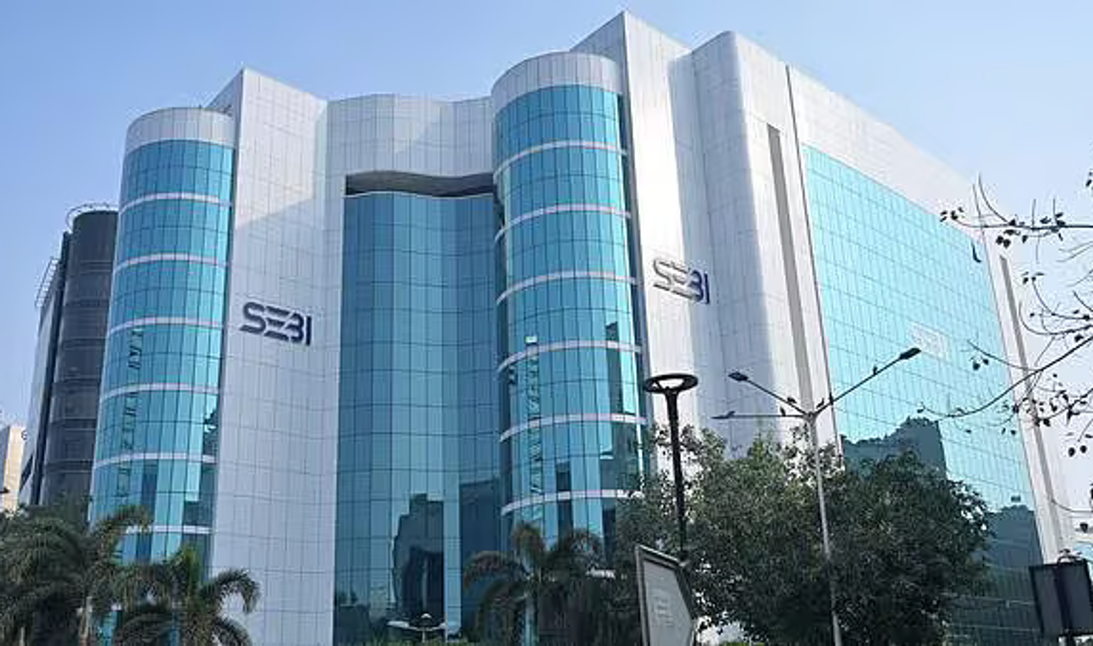 SEBI Proposes New F&O Expiry Pricing After Closing Auction Volatility
