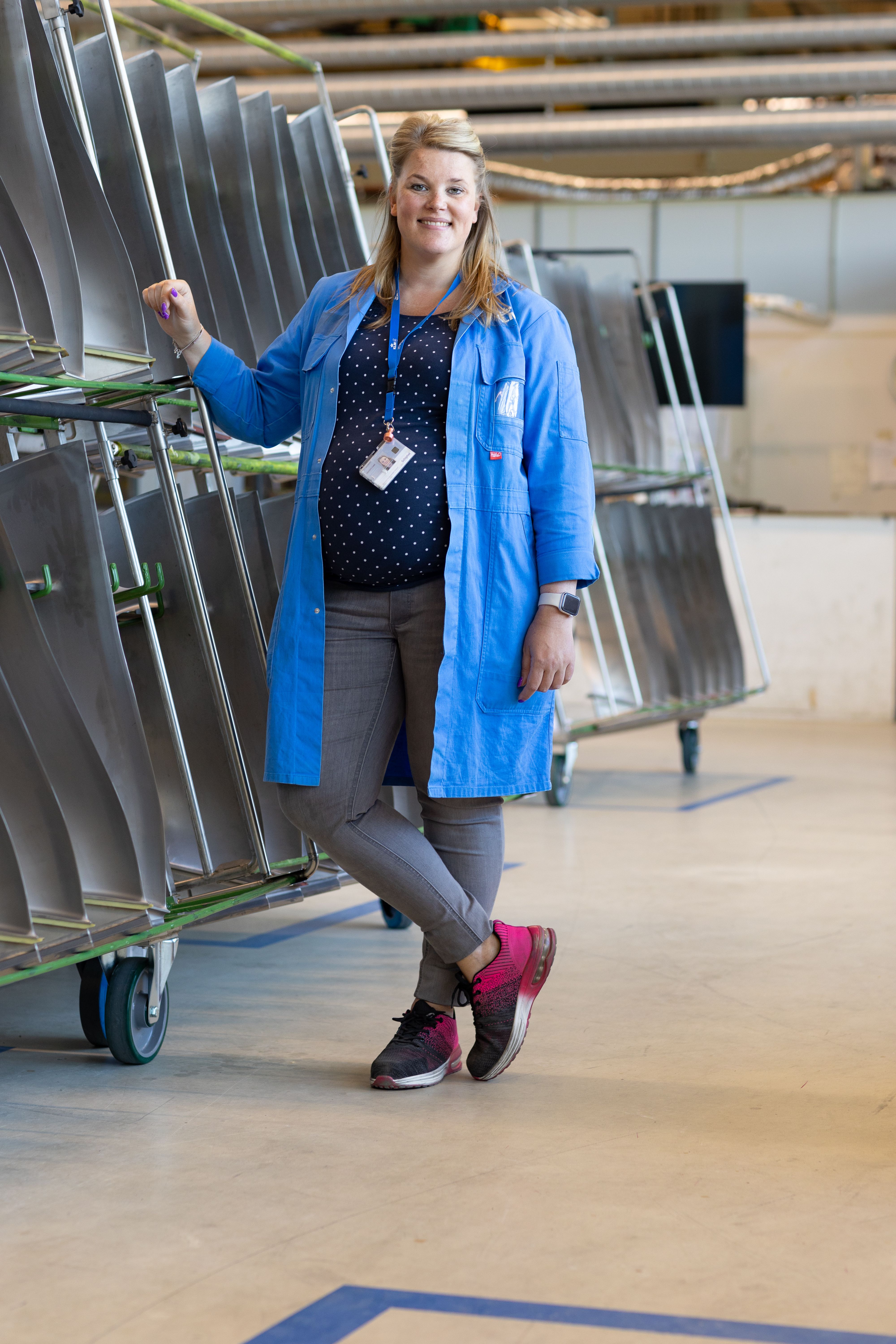 Team lead Engine Services poseert