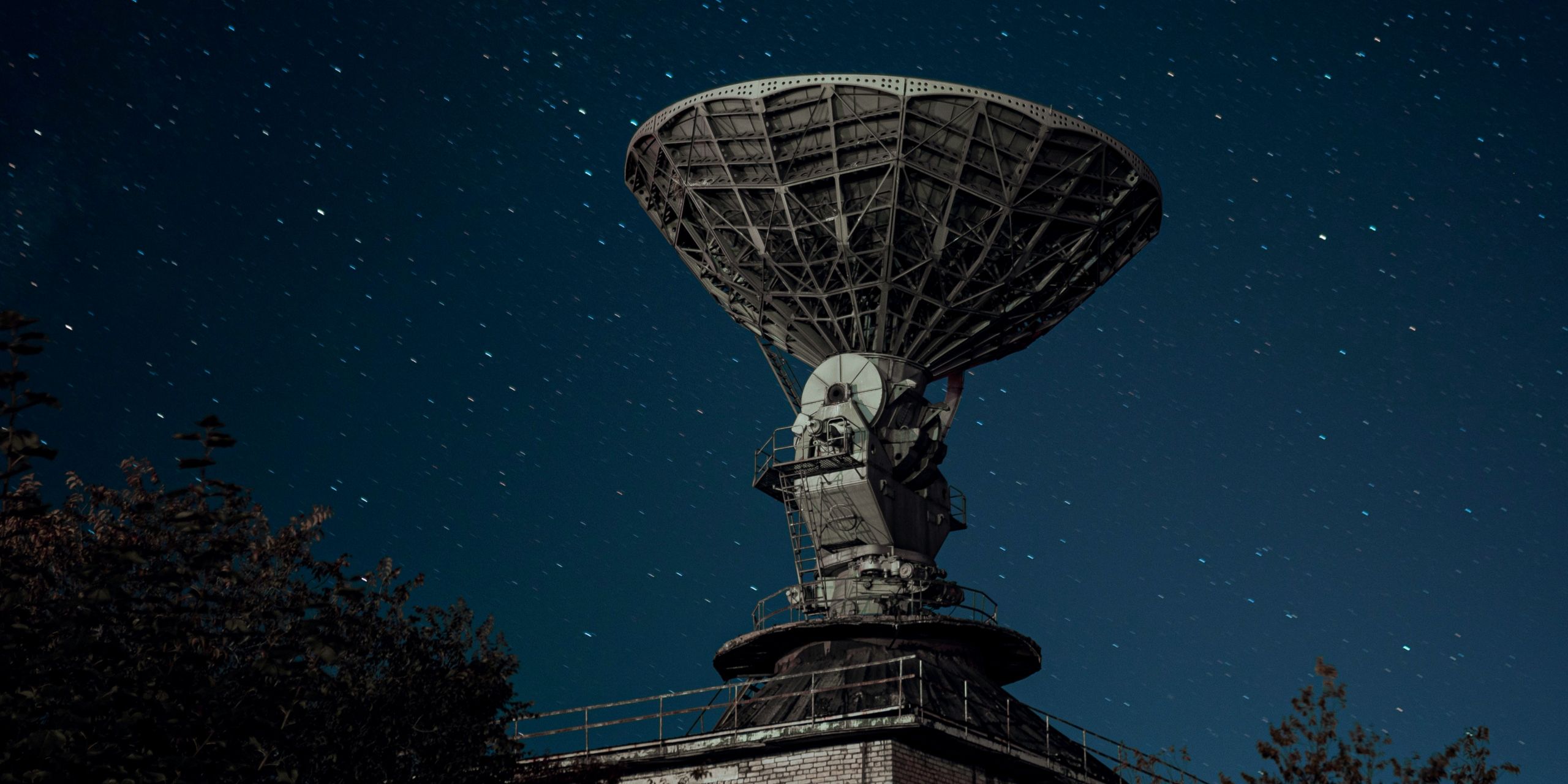 Een schotel voor ruimte observatie