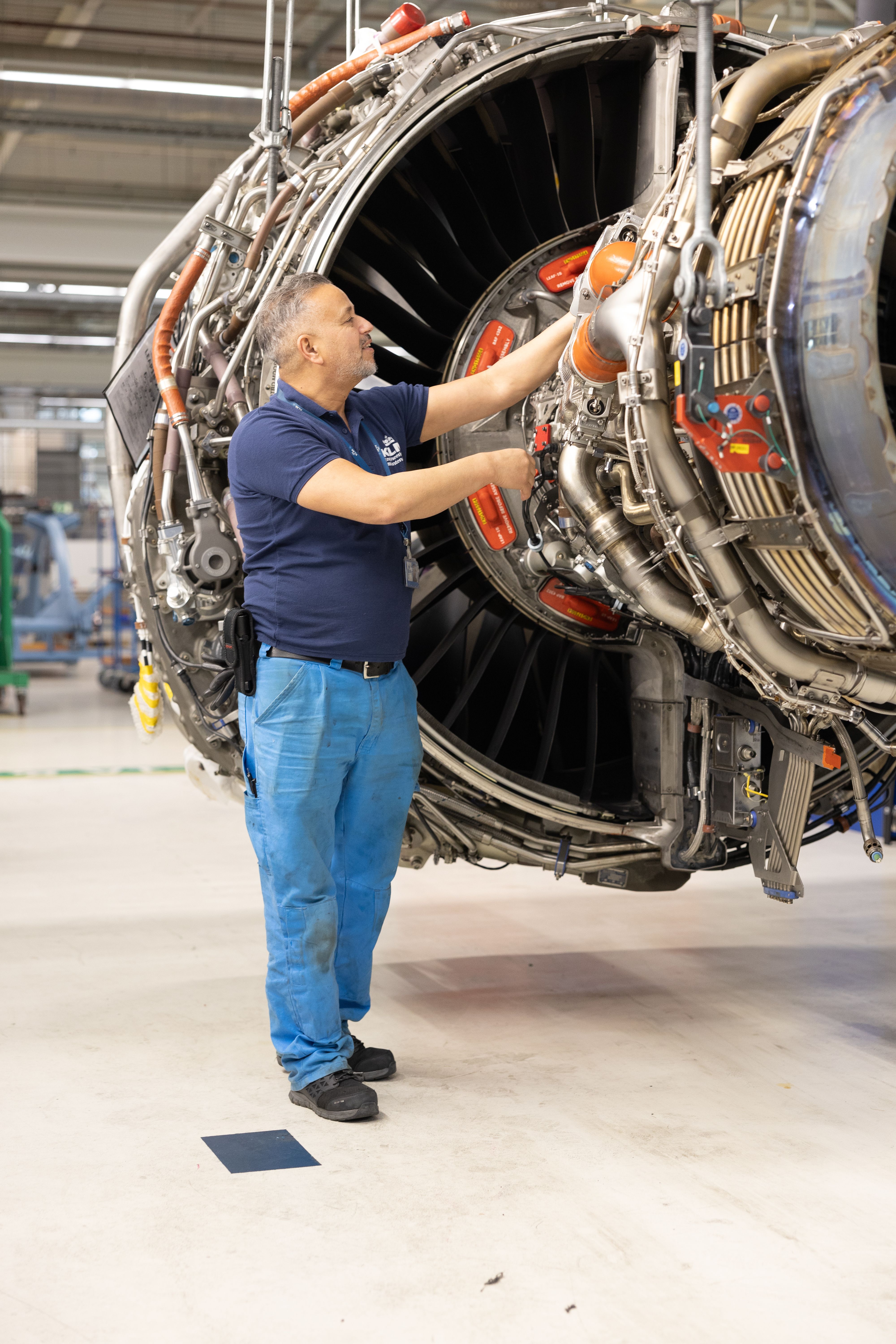 airplane mechanic jet engine