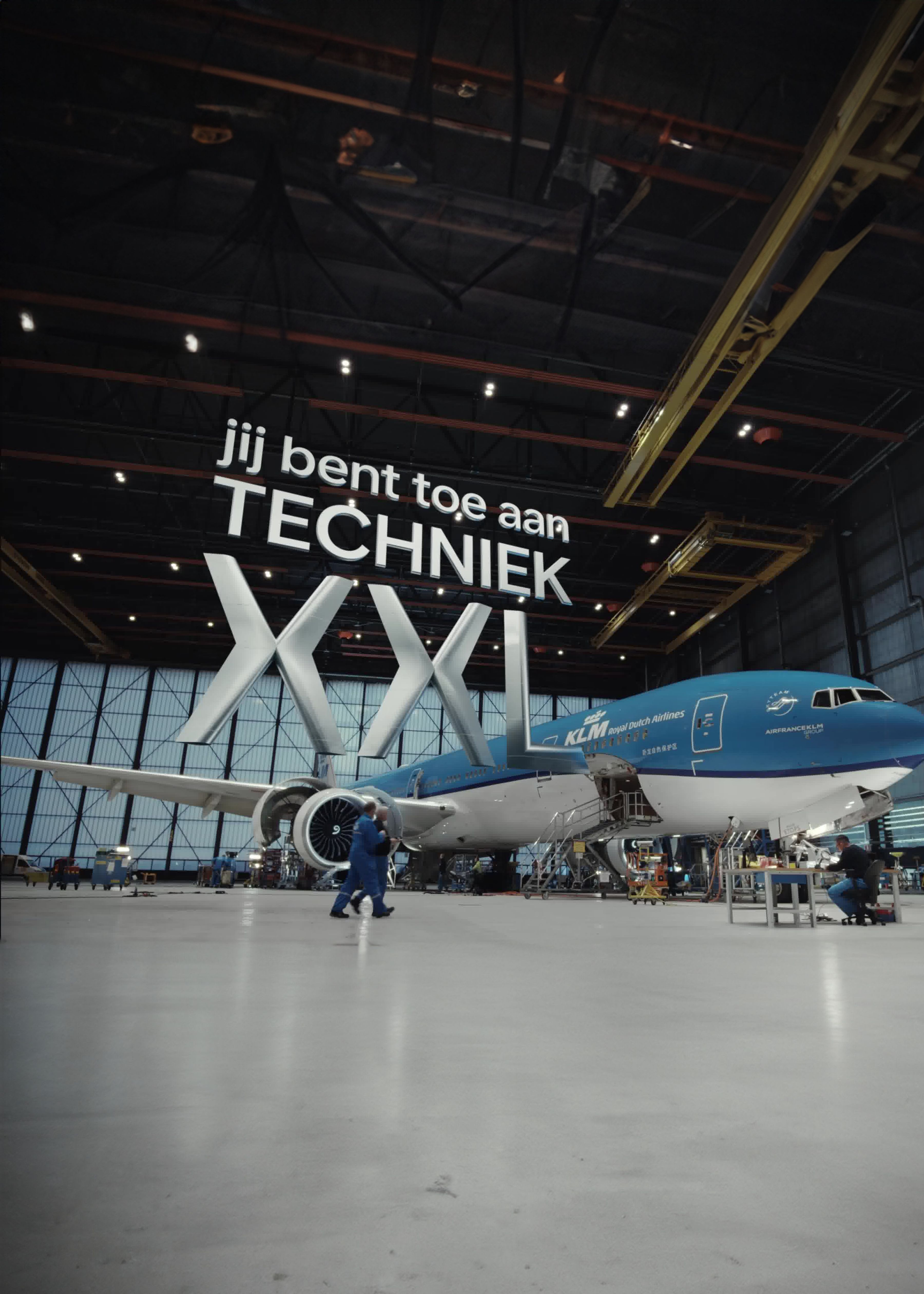 Campagne banner met een grote tekst "Jij bent toch toe aan techniek XXL" naast een vliegtuig