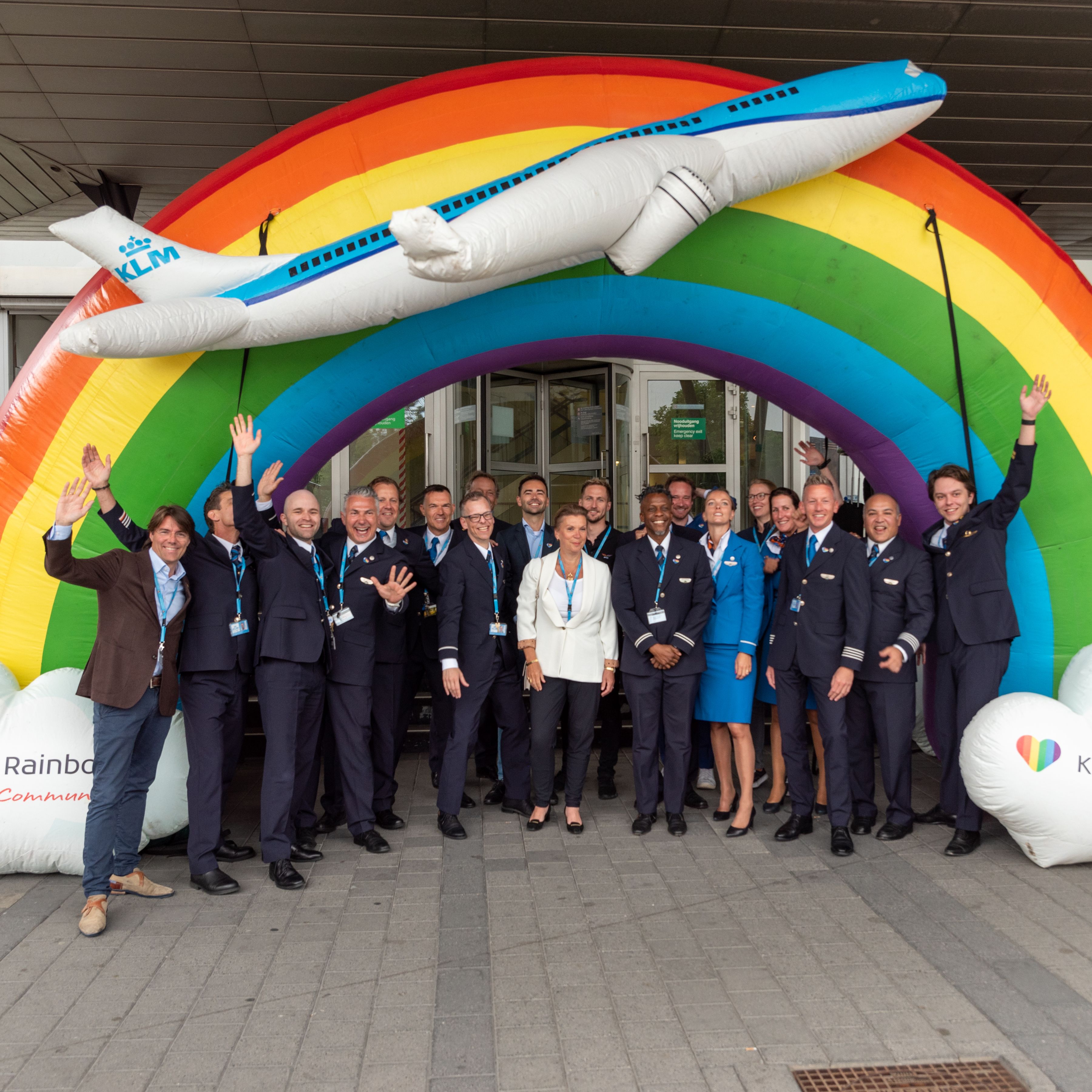 Mensen onder een regenboog