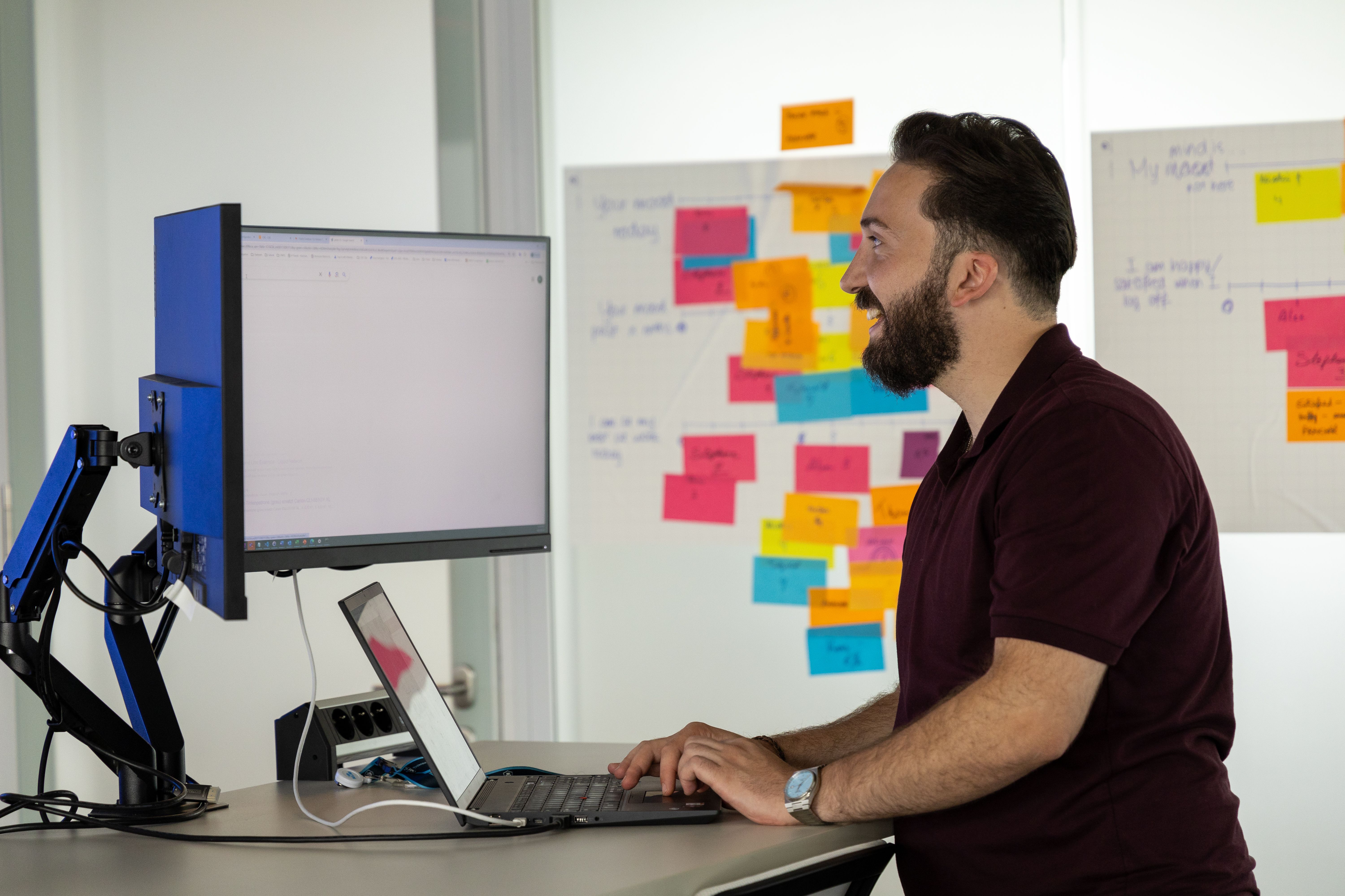 KLM colleague working at a desktop