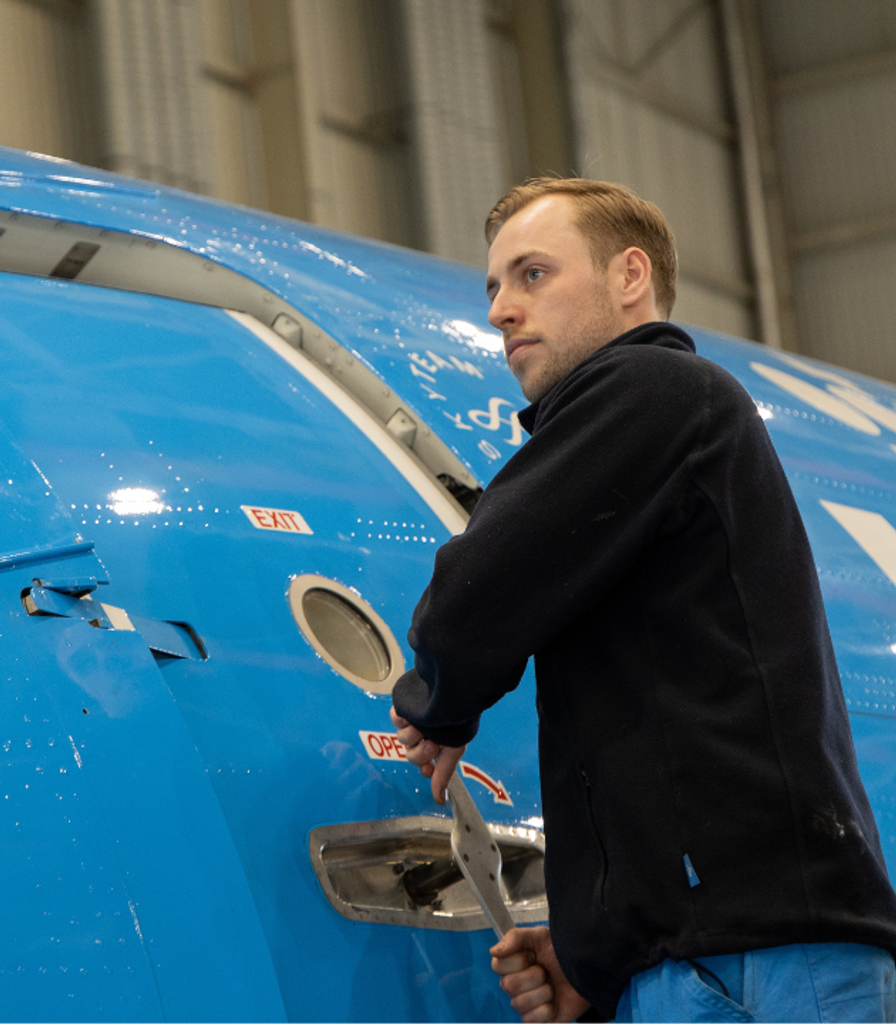 KLM Engineering & Maintenance colleagues posing in a hangar