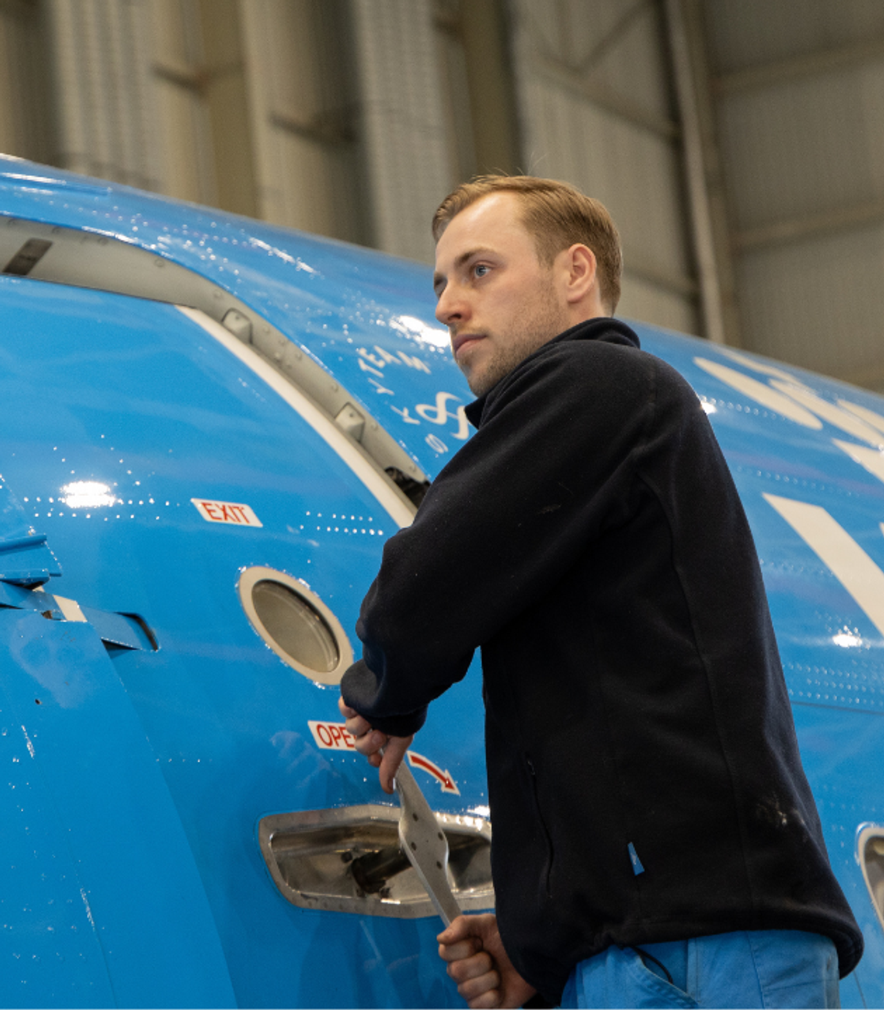 KLM Engineering & Maintenance colleagues posing in a hangar