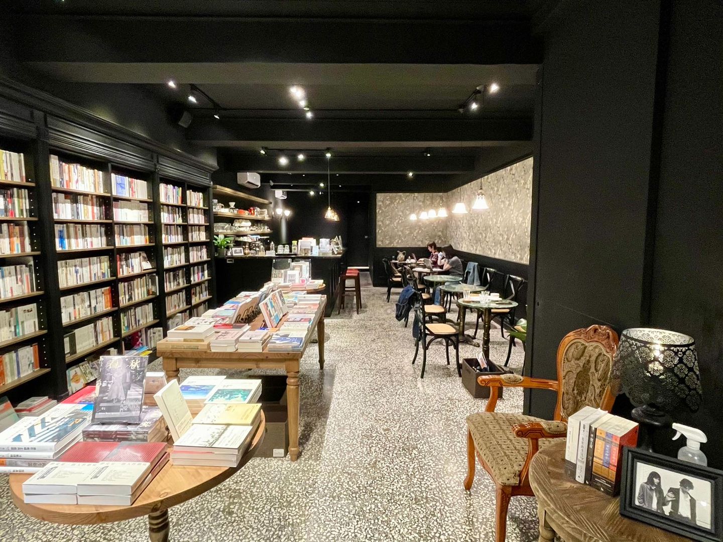 Athena Books (春秋書店) interior in Taipei