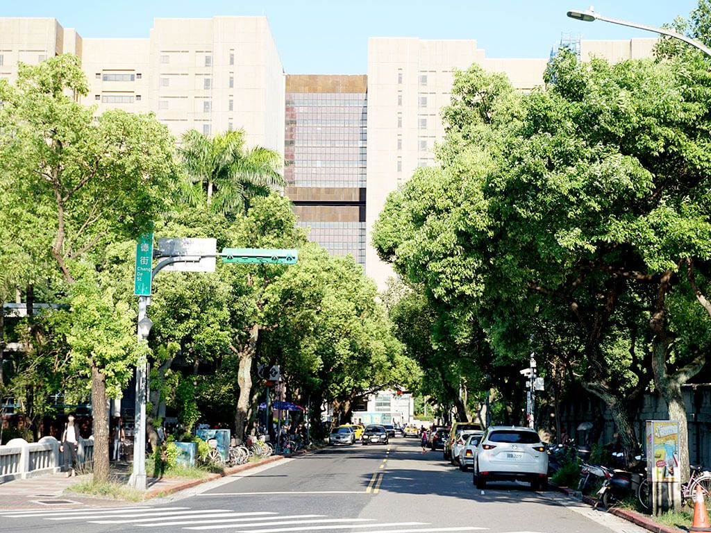 Changde Street (常德街) in Taipei