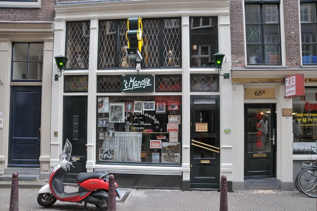 Café 't Mandje on Zeedijk