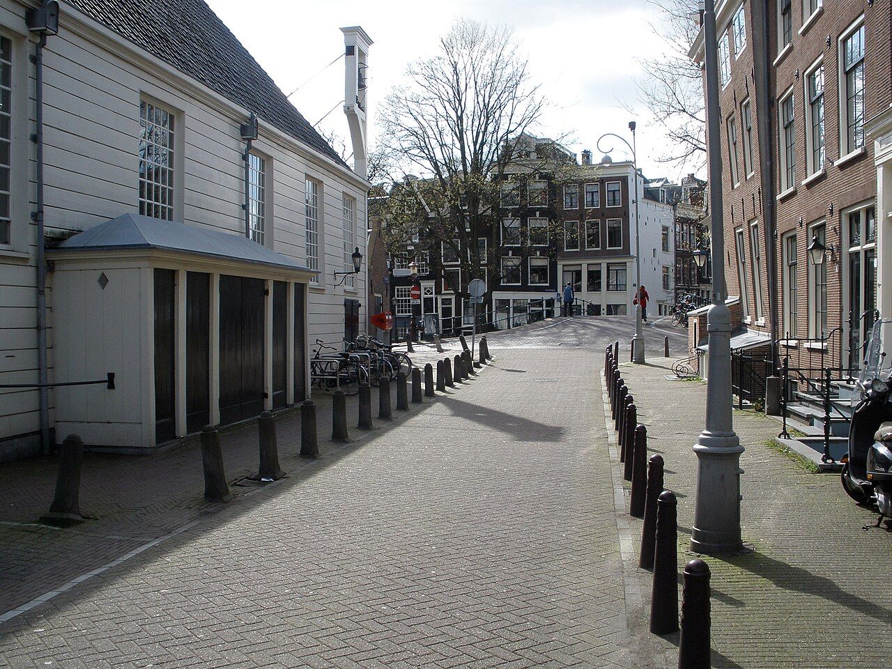 Kerkstraat near Amstelveld, looking west, with the wooden Amstelkerk on the left. Not the door of Spijker at number 4.