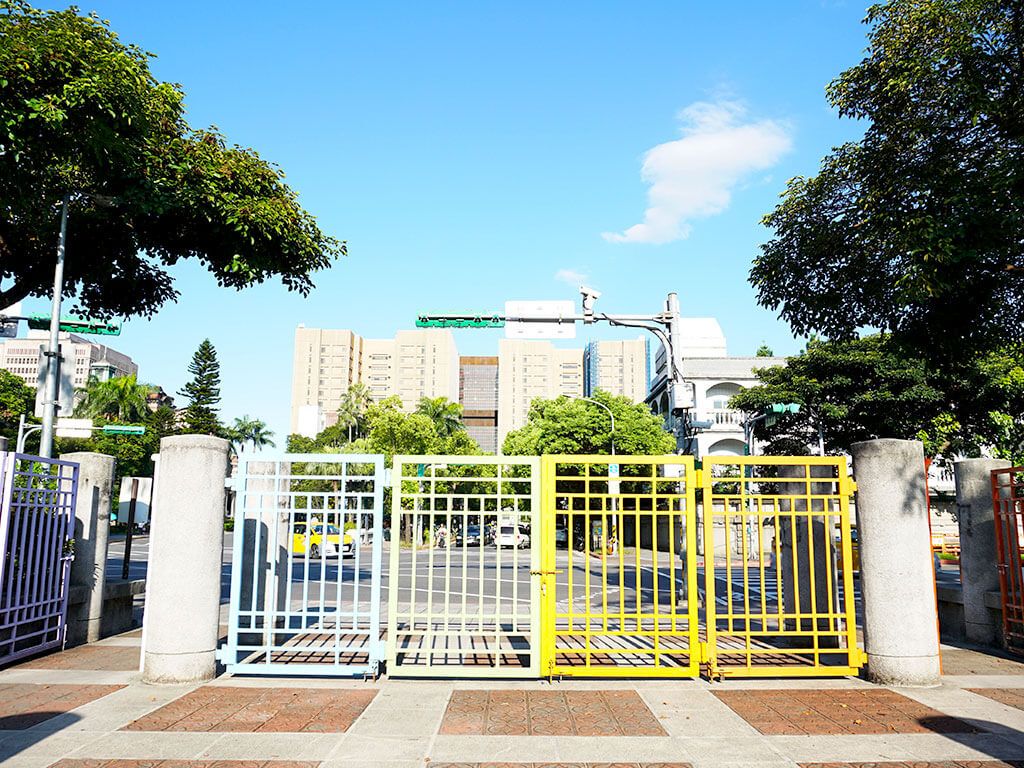 228 Peace Park - Rainbow Gate (二二八和平公園彩虹門) in Taipei