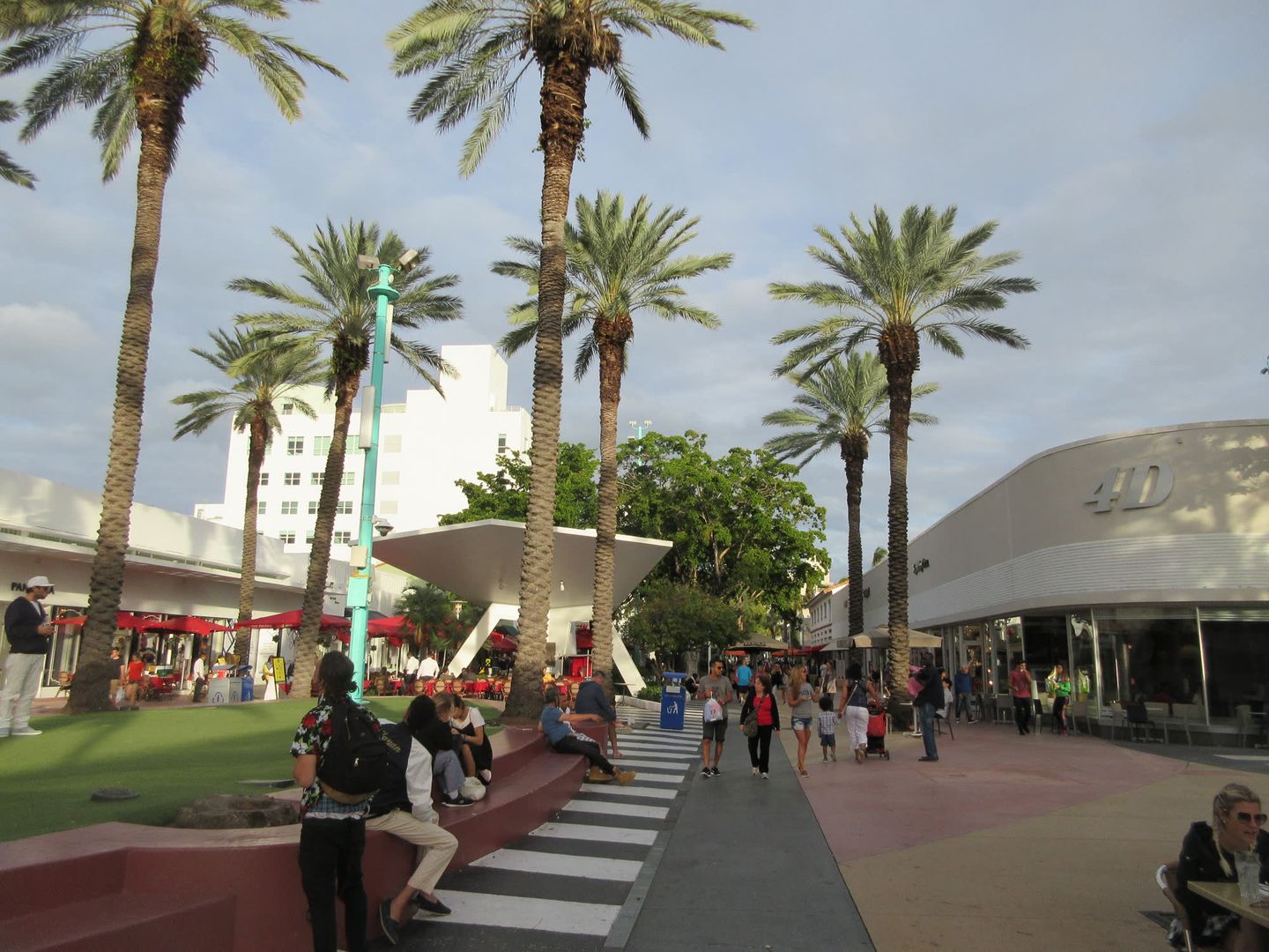 Lincoln Road Mall pedestrian street with palms and the 4D pavilion