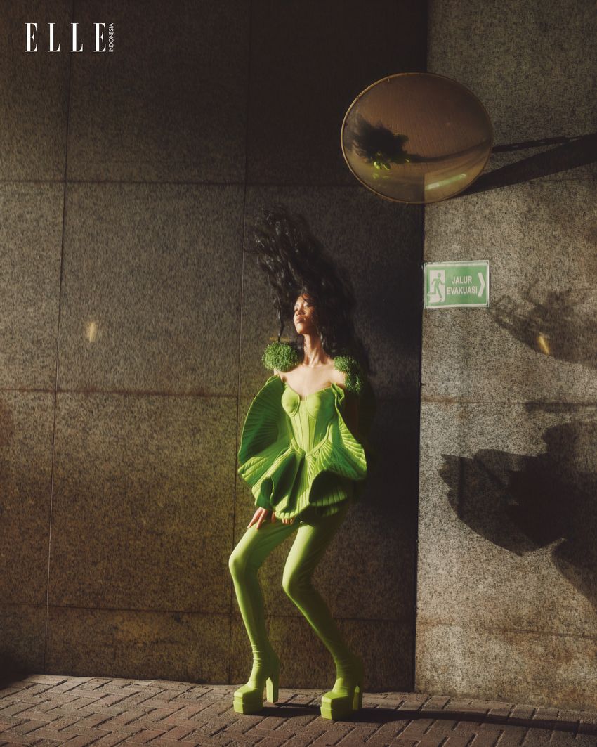 gallery-2-ELLE Indonesia by Ikmal Awfar
