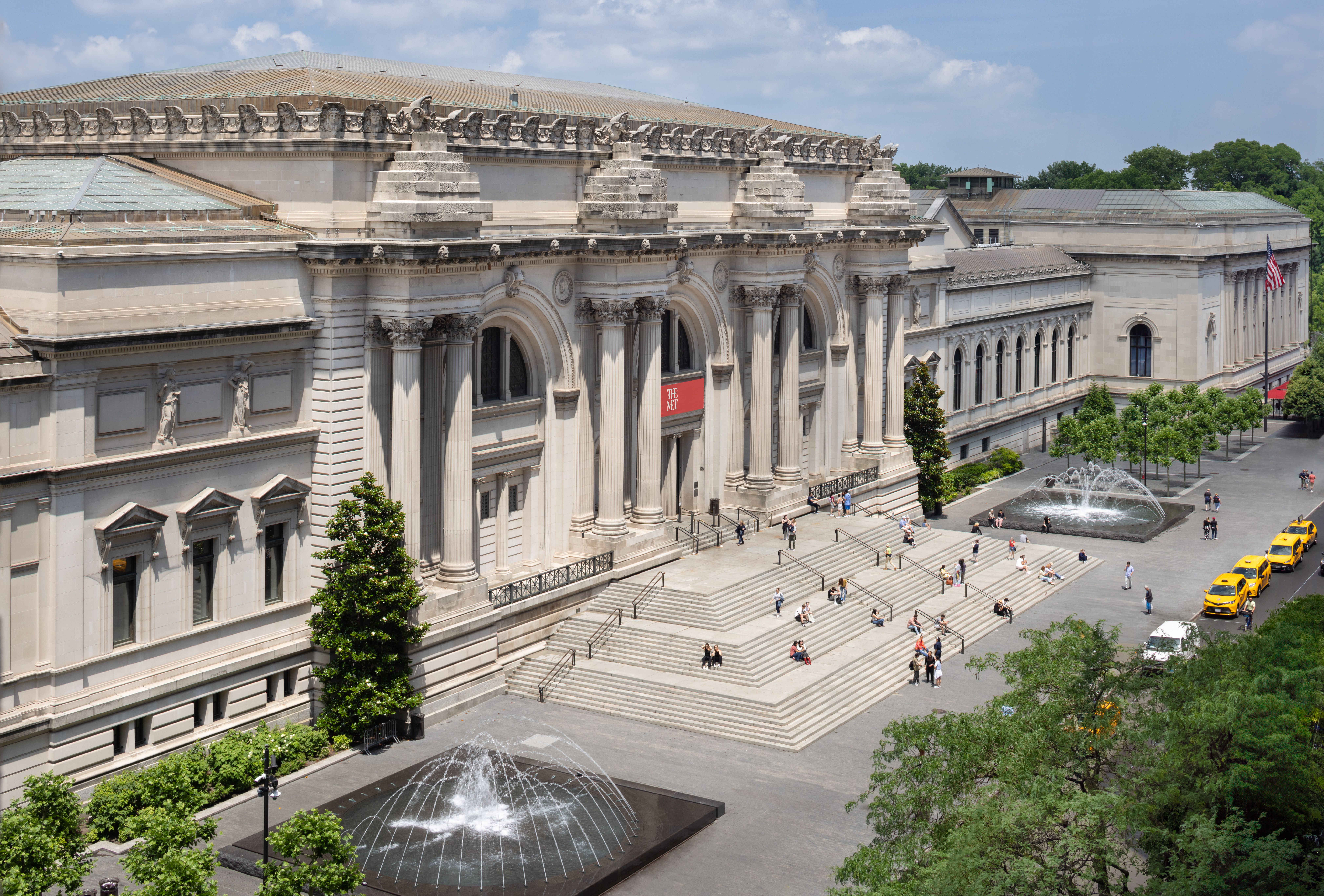 Facade of The Met Fifth Avenue