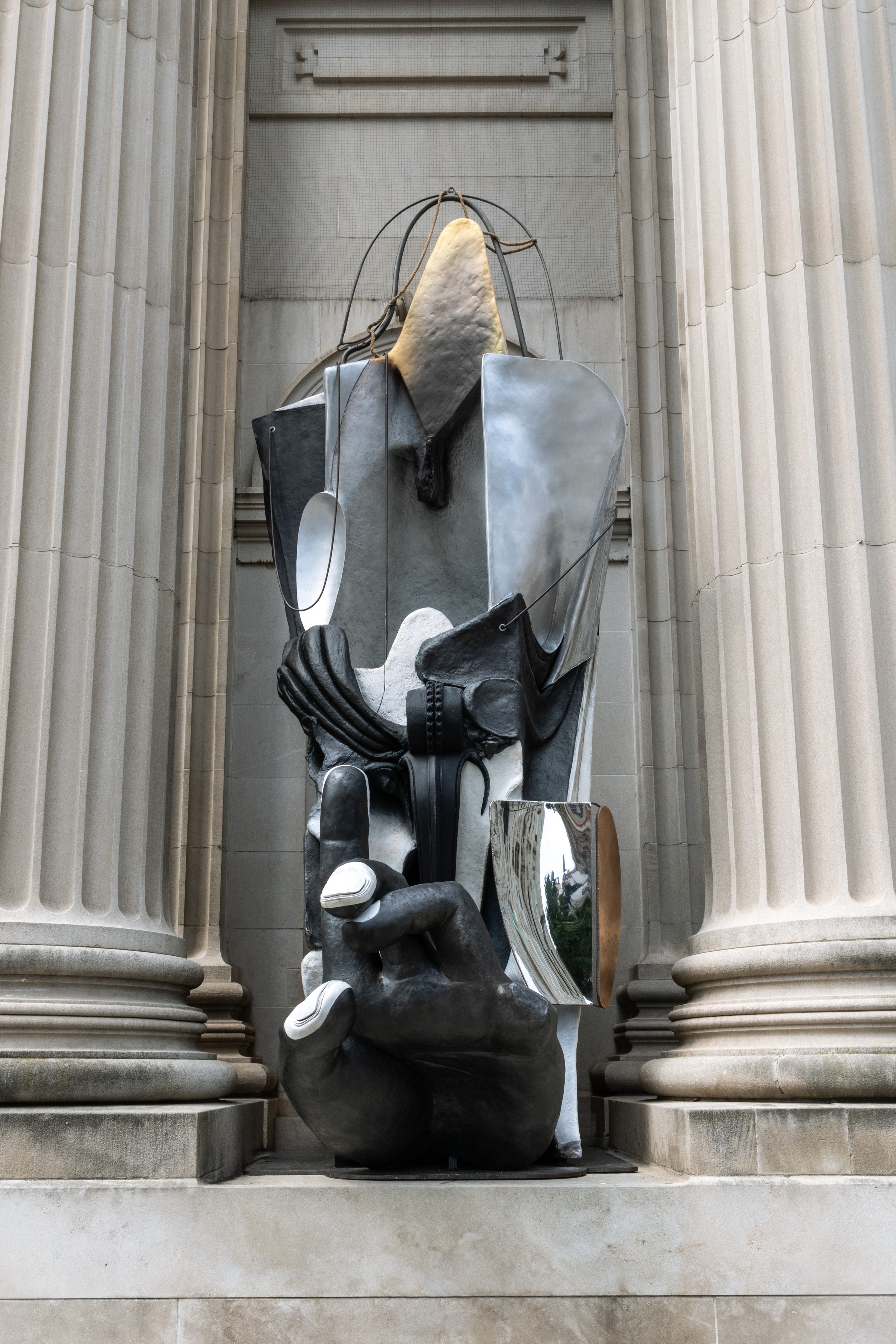 Sculpture by Liu Wei at the Met