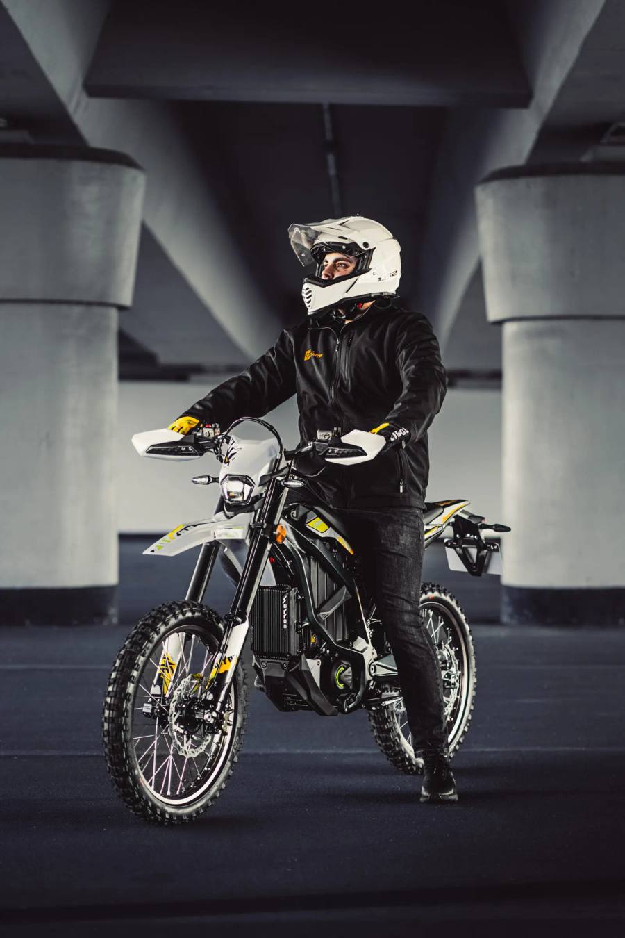 Surron Ultra Bee — elektryczny motocykl terenowy