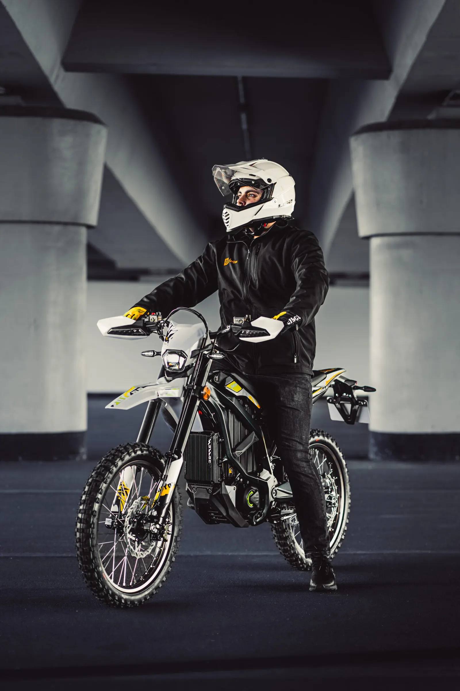 Surron Ultra Bee — elektryczny motocykl terenowy