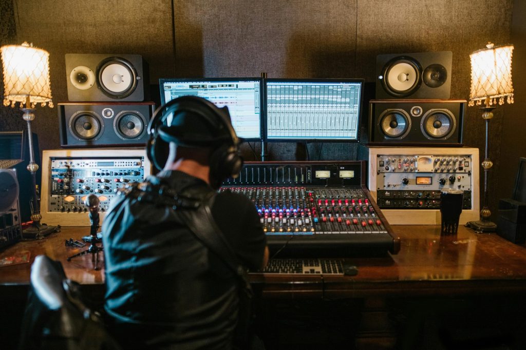 Mixagem e Masterização: Guia Definitivo para um Som Profissional em Suas Produções