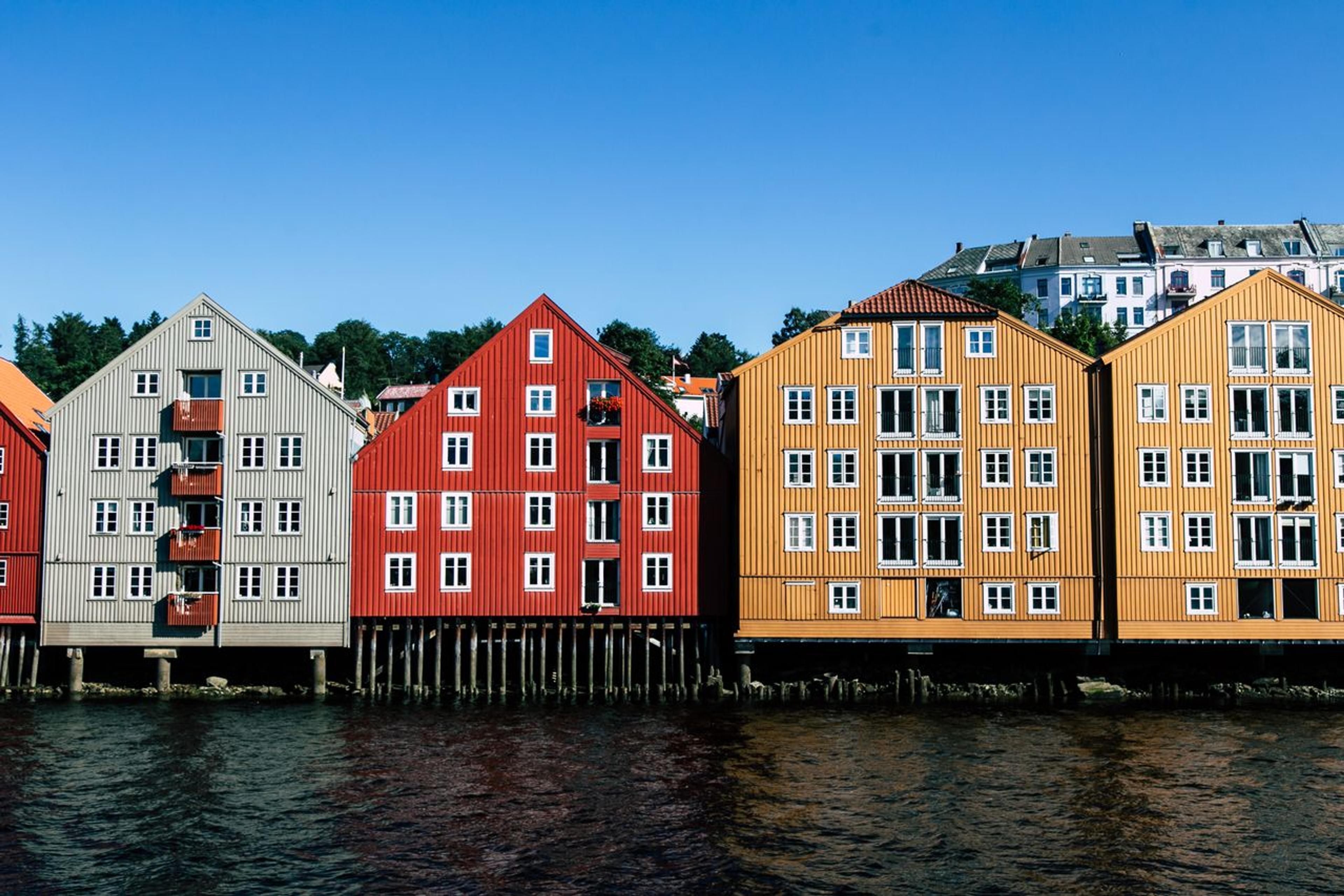 Bilde av hus i Trondheim, Midt-Norge.