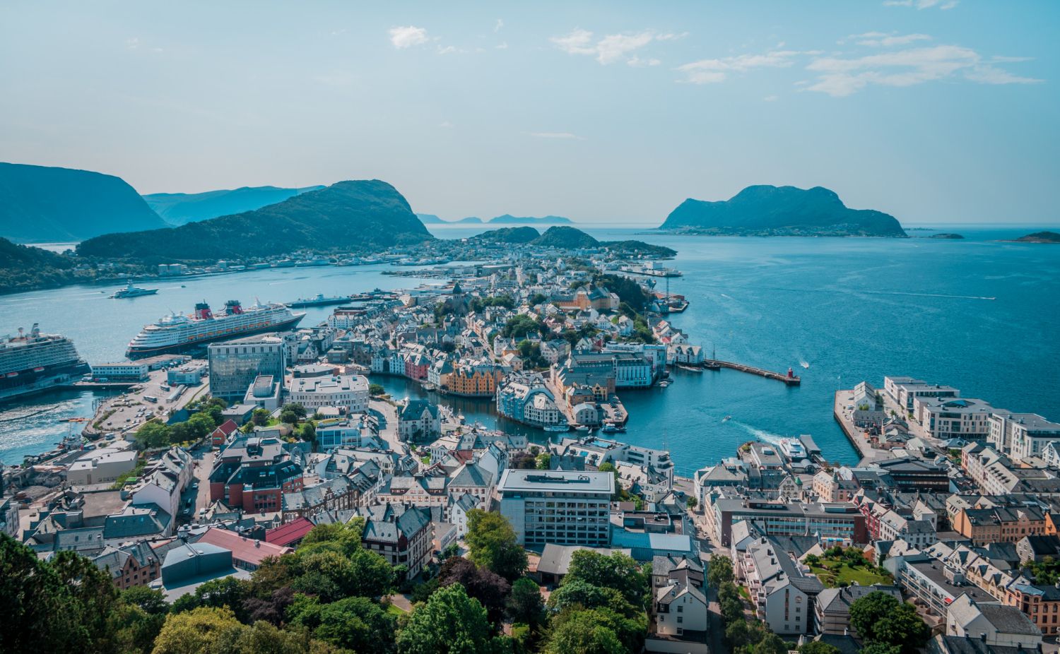 Bilde fra kysten i Norge i en storyby