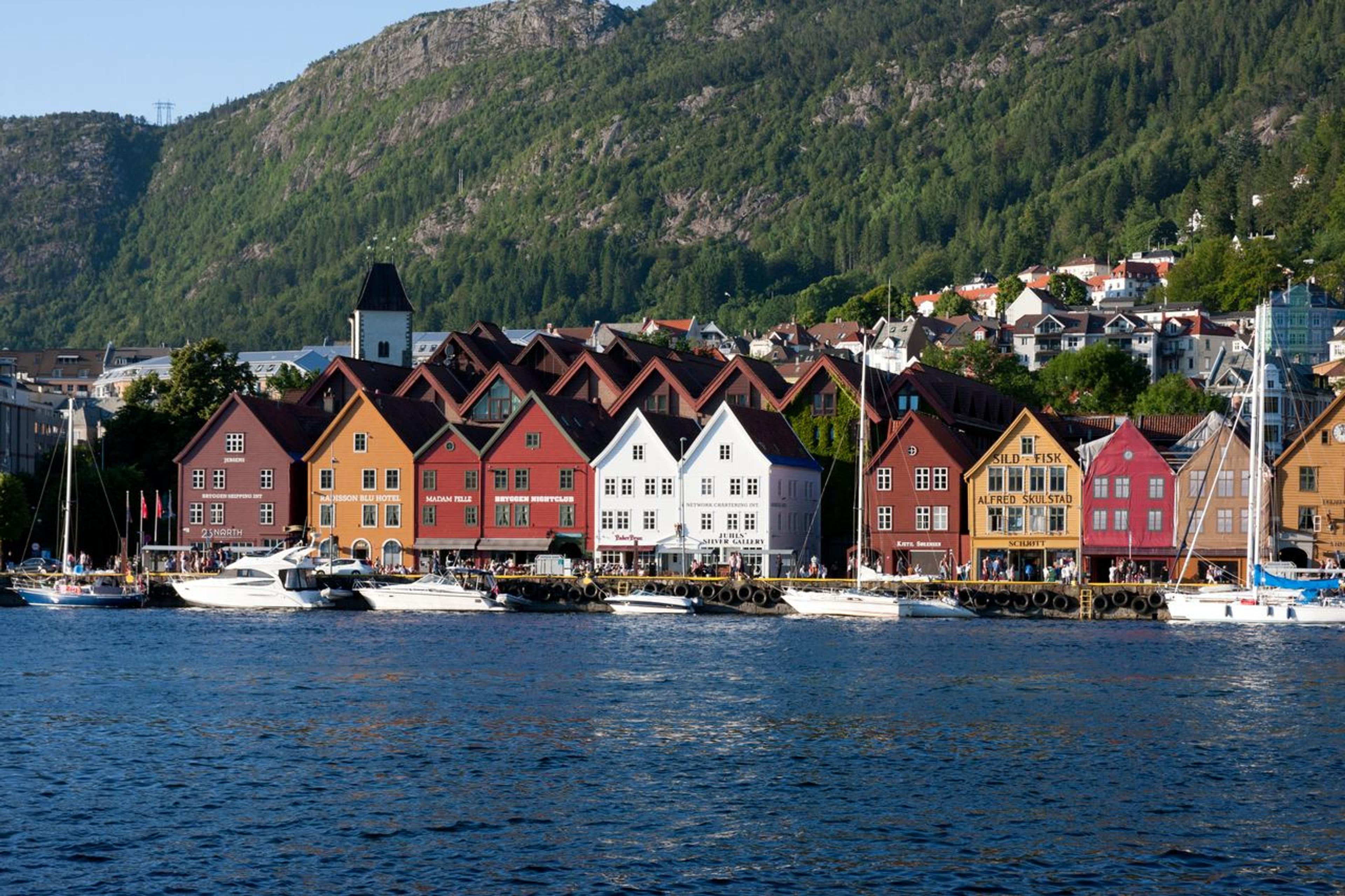 Bilde av bryggen i Bergen og gamle hus i sentrum
