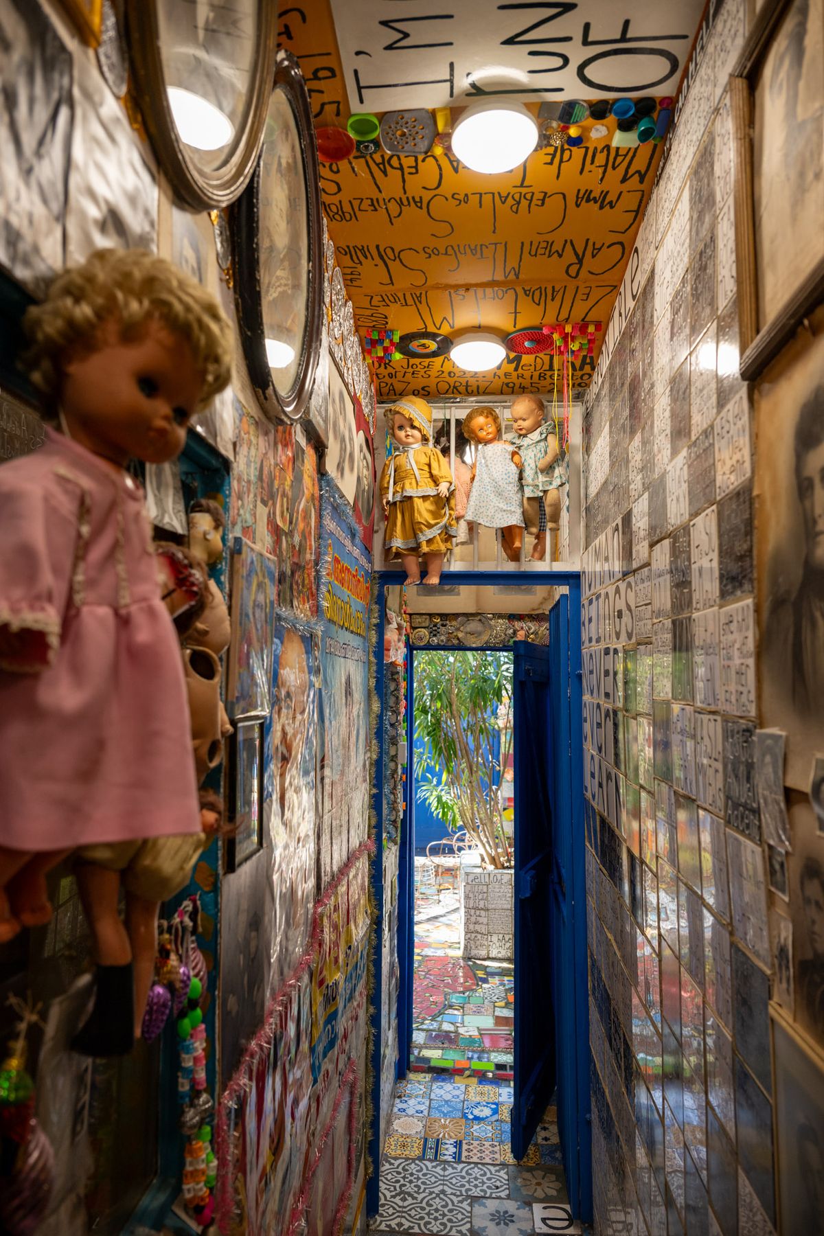 The House of Dreams Museum, an artist's home covered in mosaics and found objects.