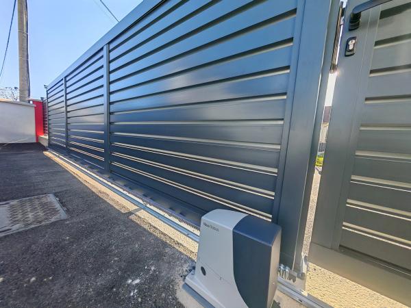Automatizirana aluminijska dvorišna ograda antracit boje