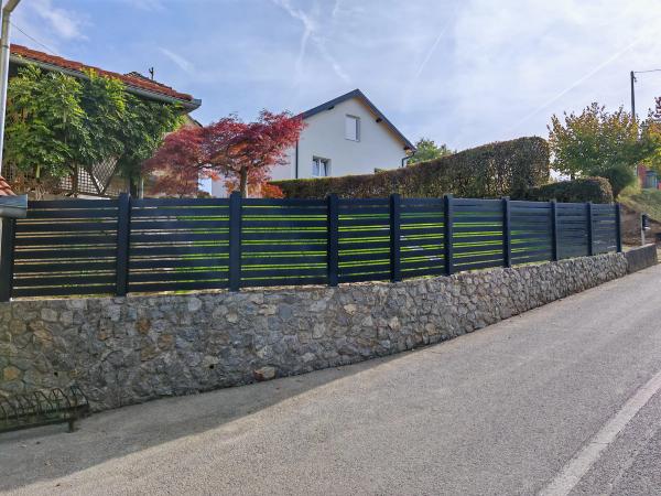 Dvorišna ograda u antracit boji Dvorišna ograda antracit