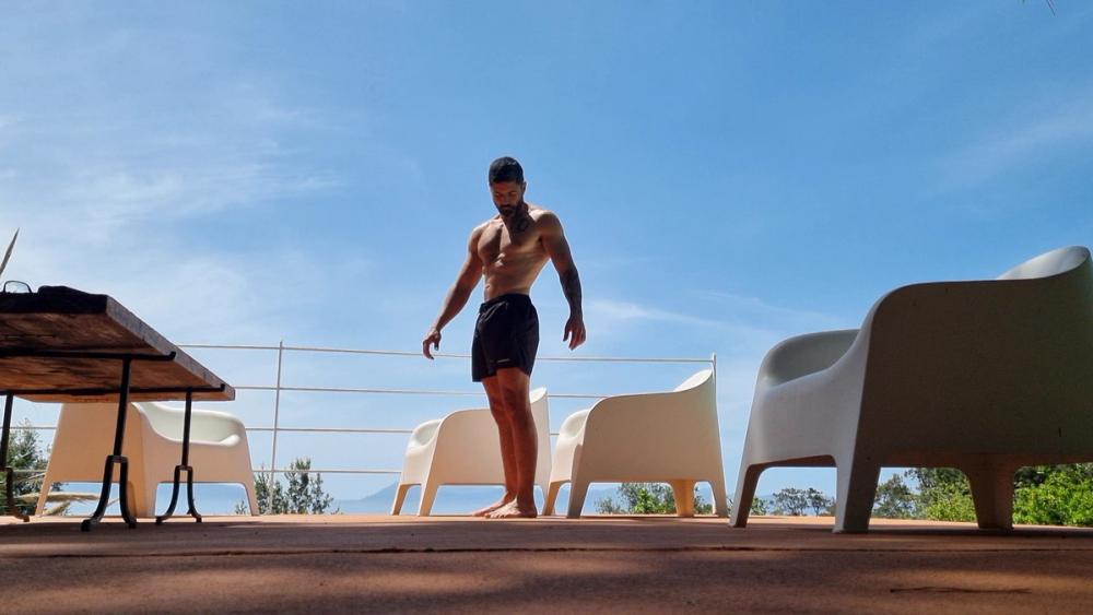 Minimalist Calisthenics training - How to do it in less than 20 minutes with no equipment