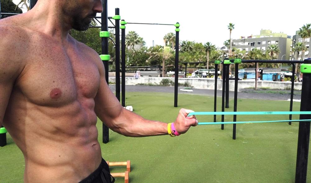 Mejores ejercicios de antebrazos en calistenia: fortalece tu agarre y control