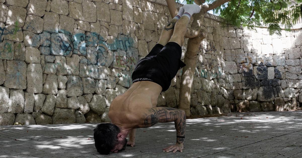 How to do a Handstand Push-up: 5 step guide