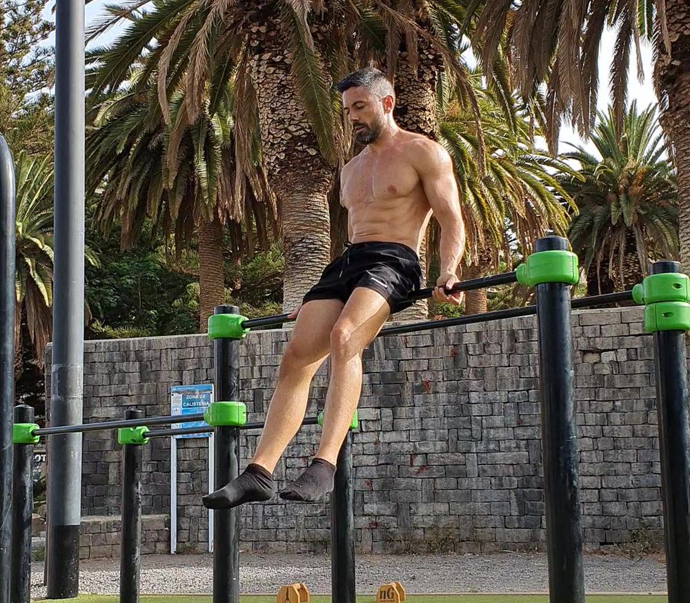 The Best Calisthenics Warm-Up for Shoulders, Wrists, Elbows, and Knees