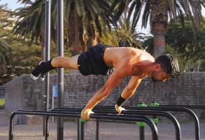 Does the front lever and planche work for gaining muscle mass?