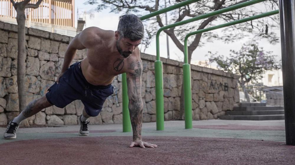 One Arm Push up TUTORIAL - Technique, tips, exercises and routine