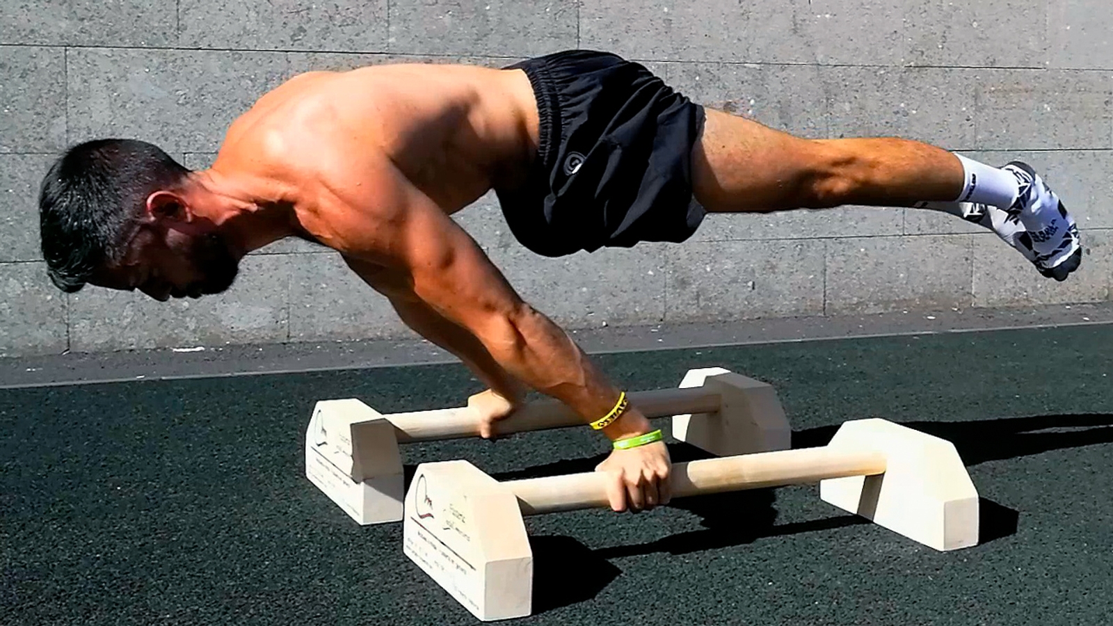 In-depth analysis of the planche exercise