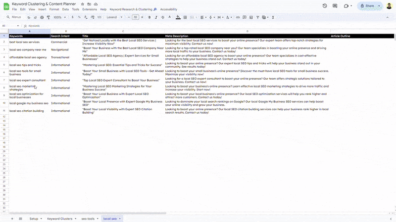 Screen recording: highlighting a keyword and running Generate Article Outline to fill the Article Outline column