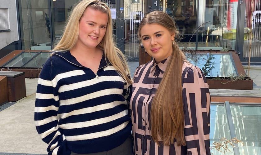 Lektorstudentenes nestleder Anne Aurora Ekeland Bjørly (til venstre) og leder Natalie Woldengen (til høyre).